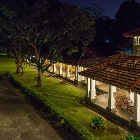 Hotel The Sanctuary At Tissawewa Anuradhapura Esterno foto