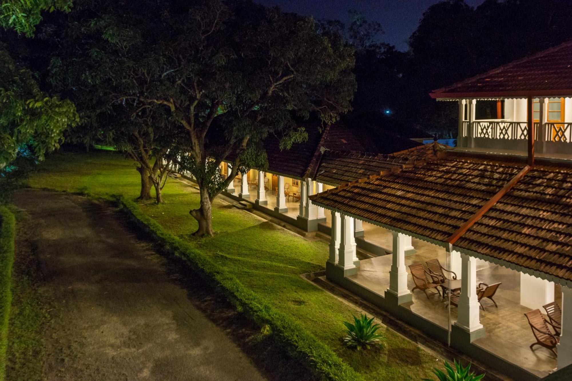 Hotel The Sanctuary At Tissawewa Anuradhapura Esterno foto