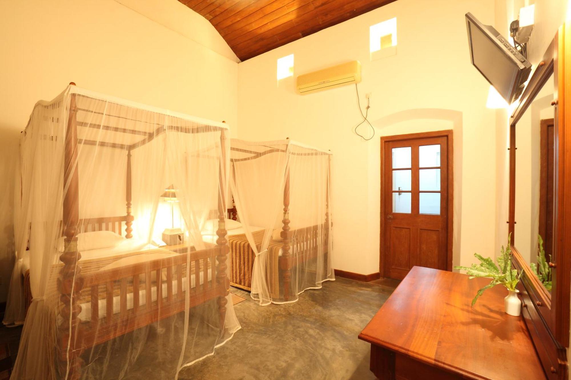 Hotel The Sanctuary At Tissawewa Anuradhapura Esterno foto