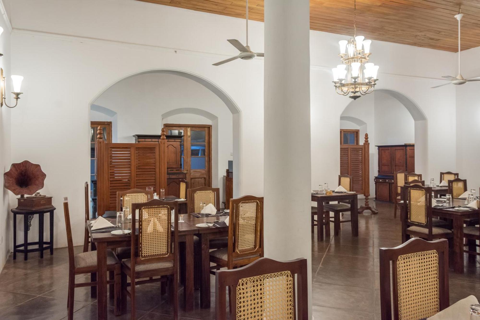 Hotel The Sanctuary At Tissawewa Anuradhapura Esterno foto