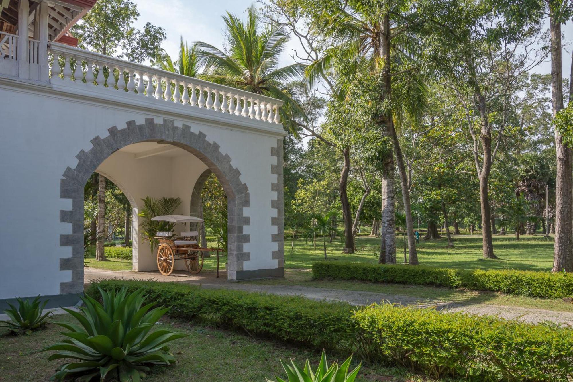 Hotel The Sanctuary At Tissawewa Anuradhapura Esterno foto